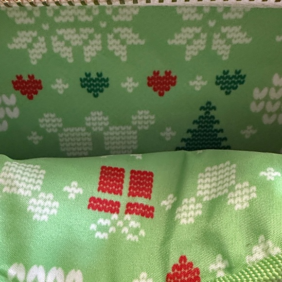 Loungefly Disney Minnie Mouse Sweater
Holiday Mini Backpack & wallet NWT - Picture 8 of 11